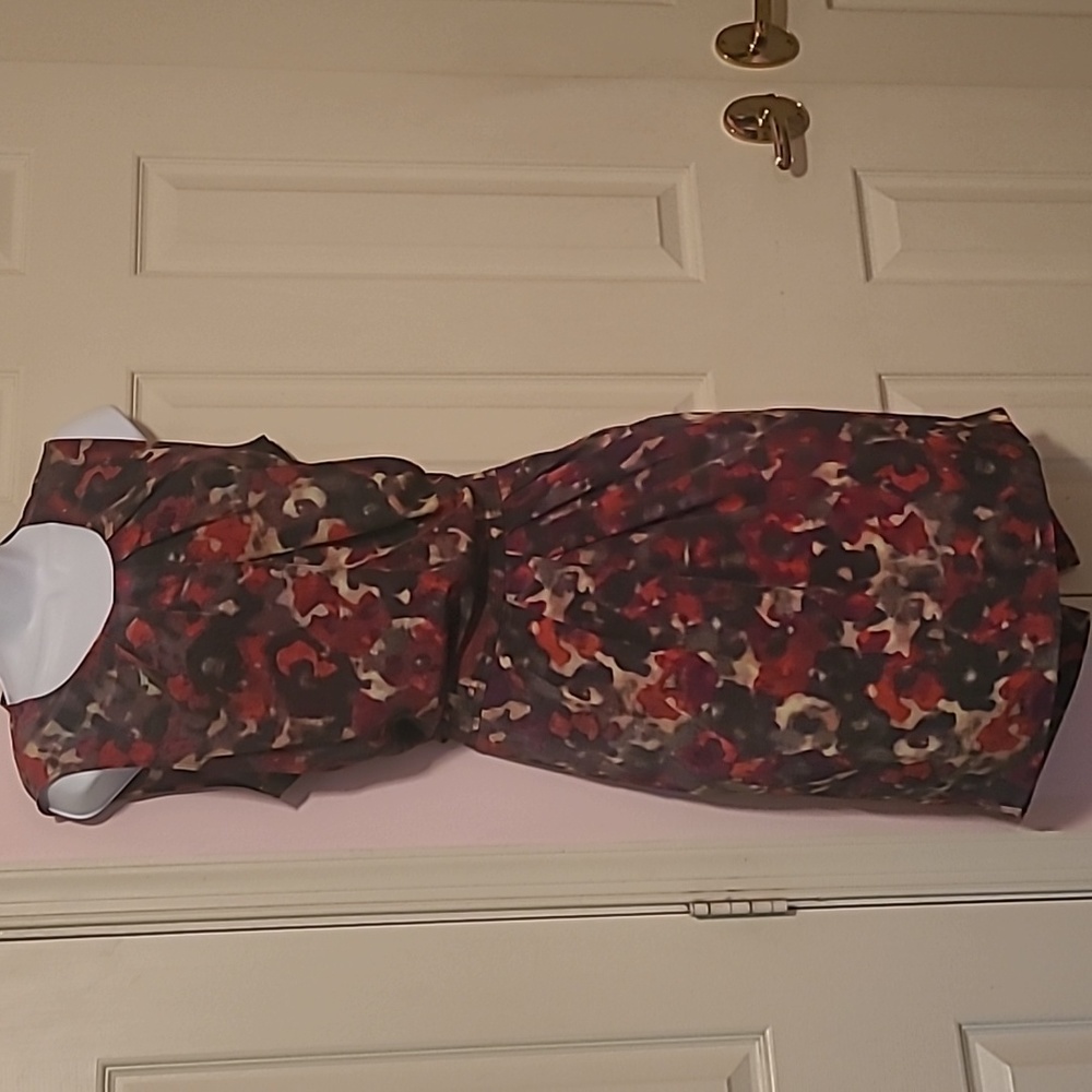 Jones New York two piece skirt set.